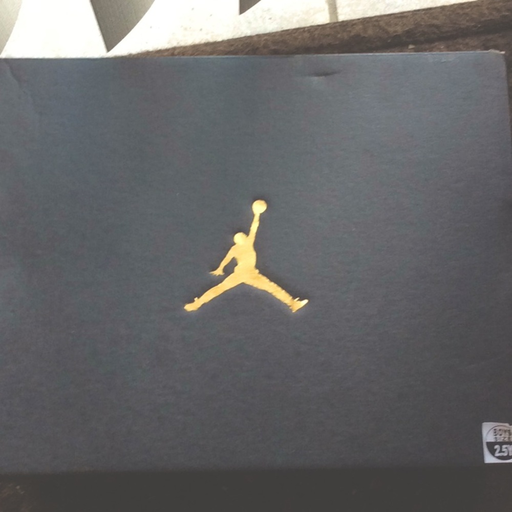Beautiful brand new Jordan 4 Retro (PS)